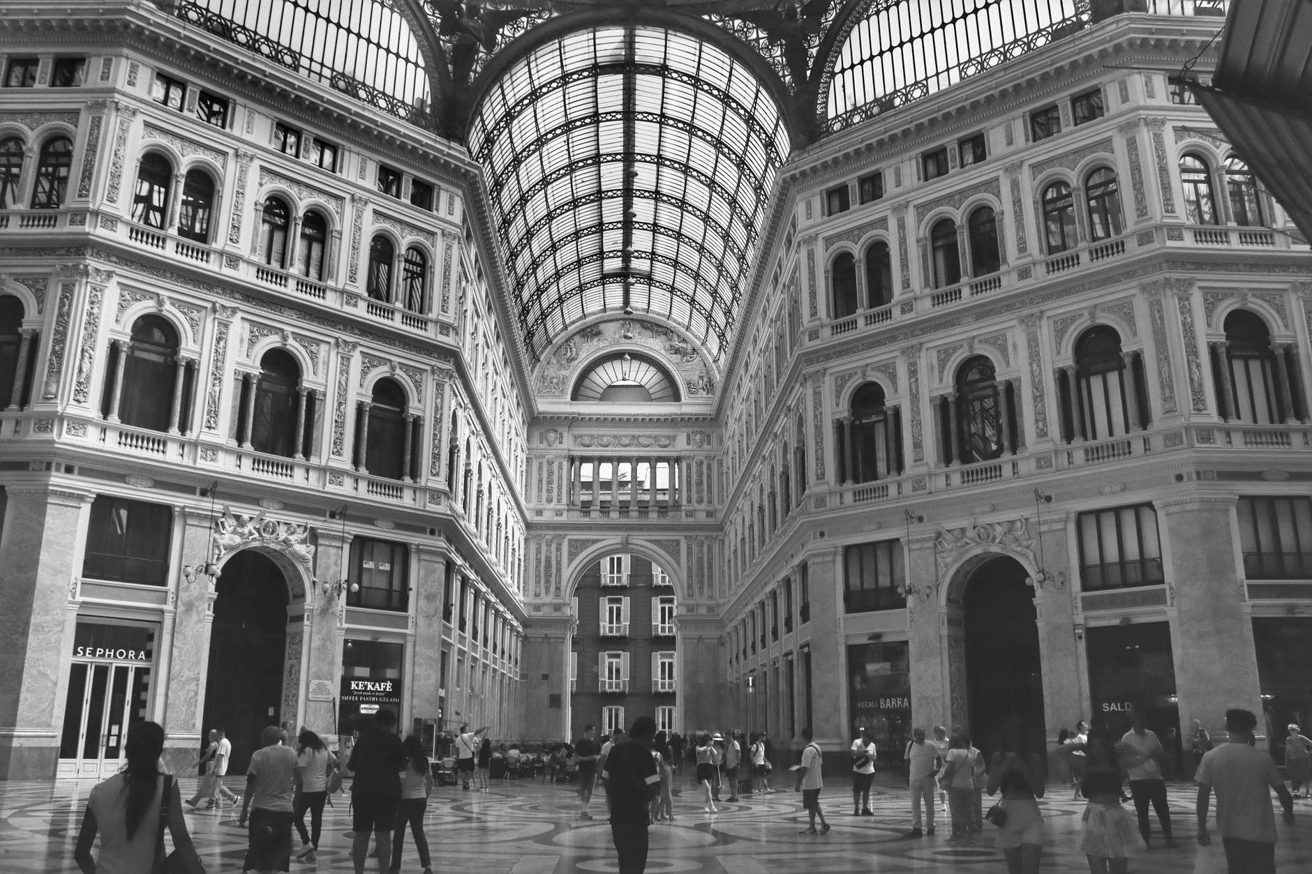 MMS vs SMS for Marketing in Italy: Rich Media vs Plain Text