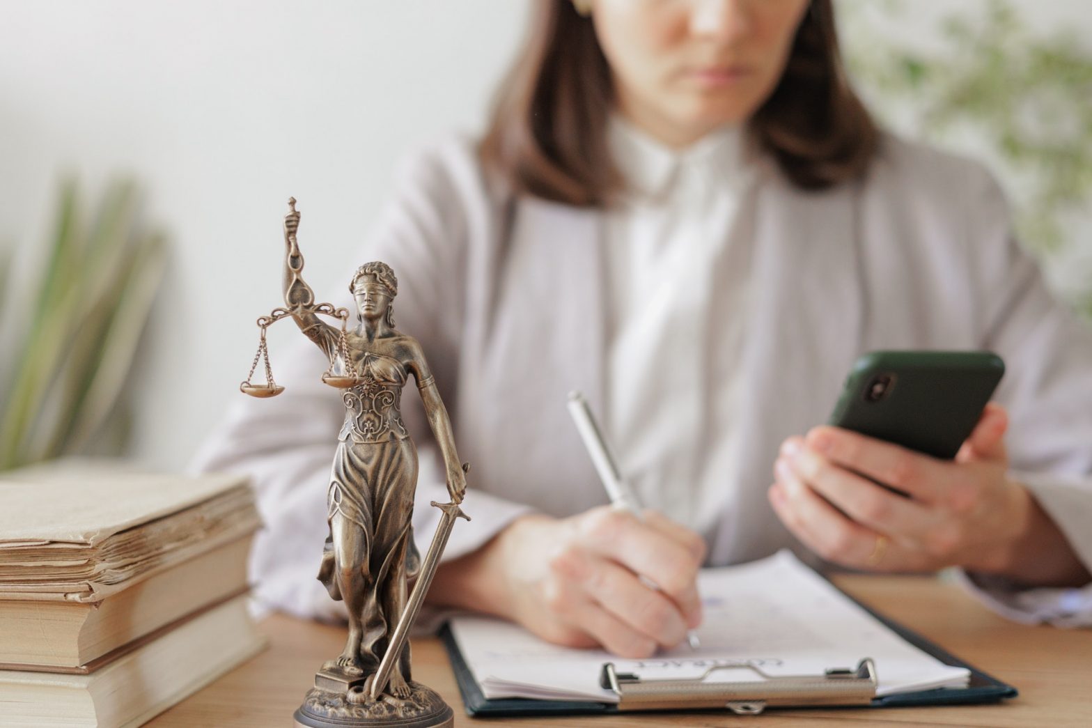 How Text Can Help the Legal Industry Keep Clients